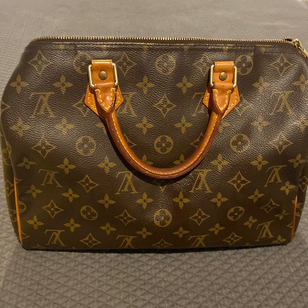 Louis Vuitton speedy 30 with original lock, keys and dust bag.